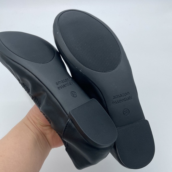 NWT AMAZON ESSENTIALS BLACK BALLET FLATS - Picture 5 of 5